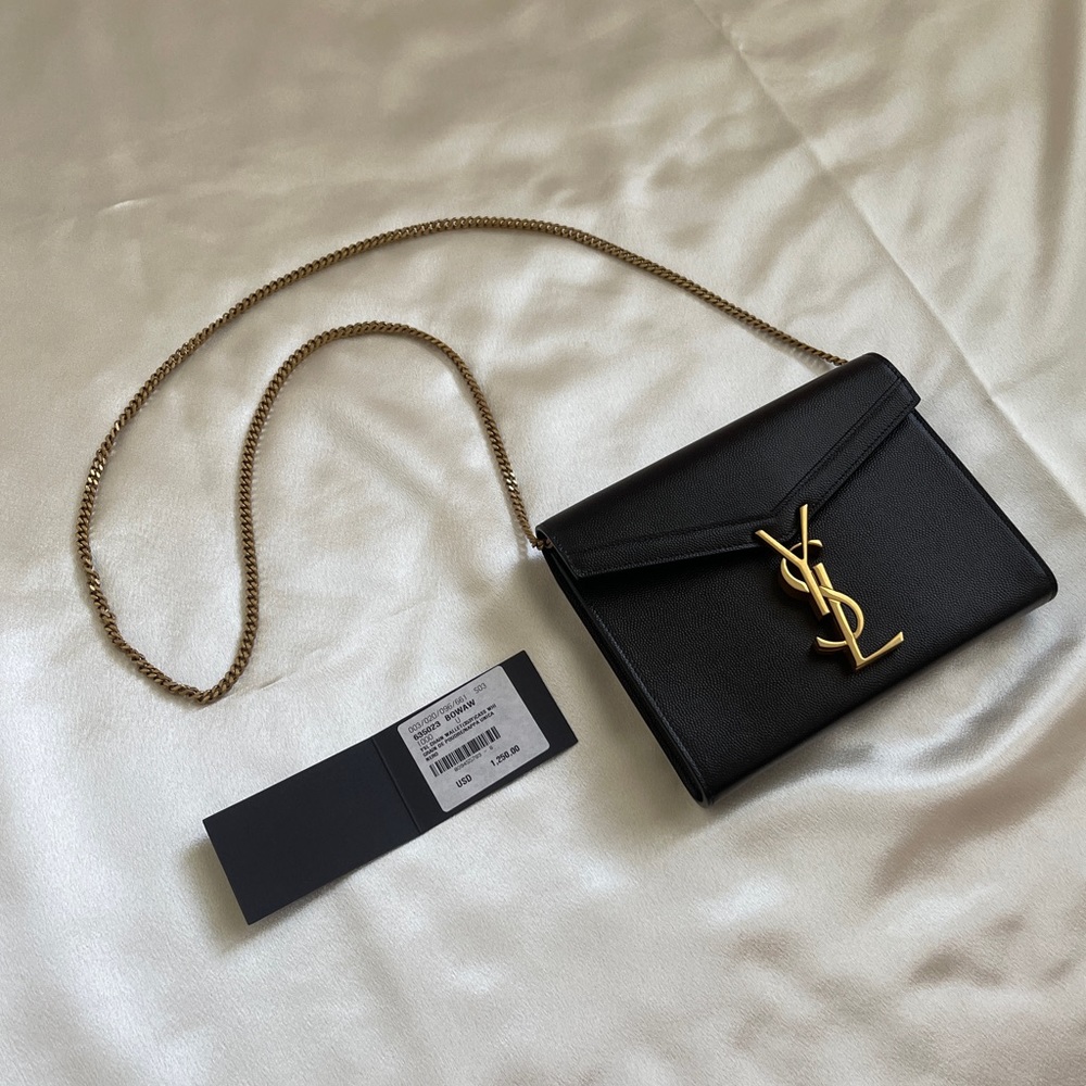 SAINT LAURENT YSL Cassandra Wallet on Chain in Grain Leather